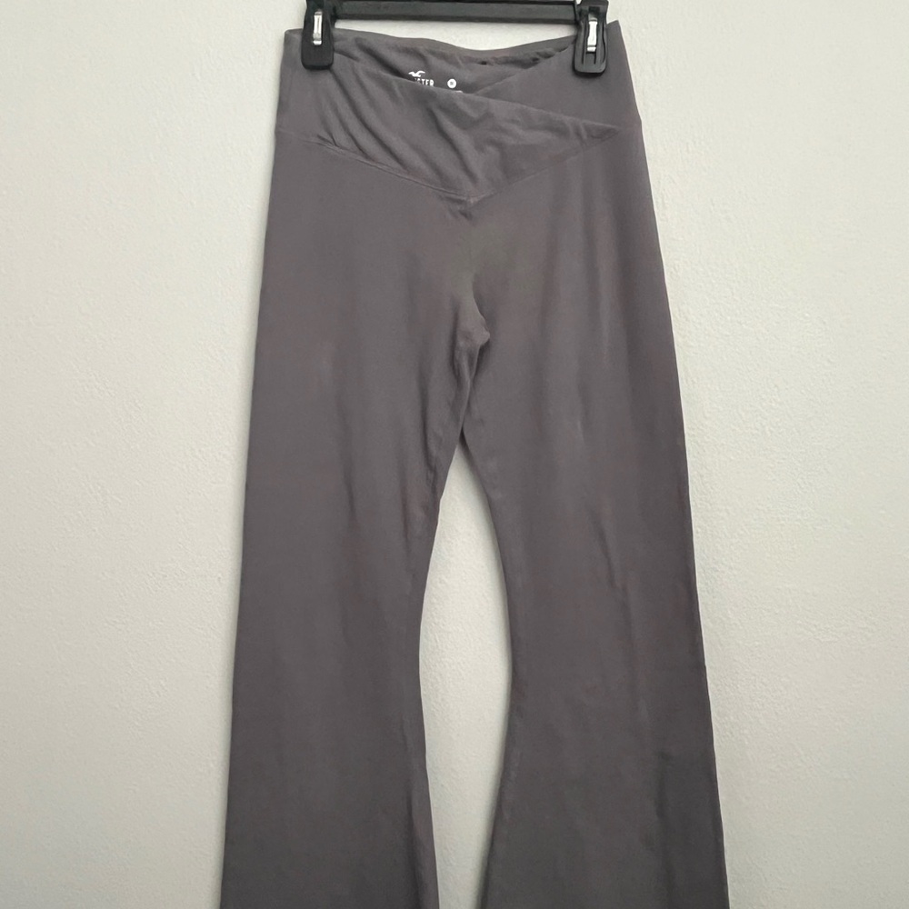 Hollister Charcoal Flare Yoga Leggings